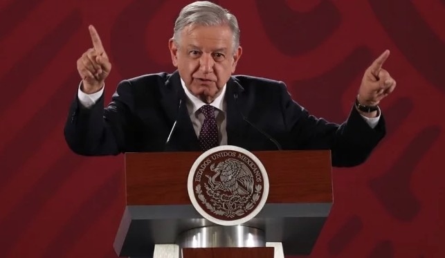 Acusa AMLO entrega de minas a extranjeros