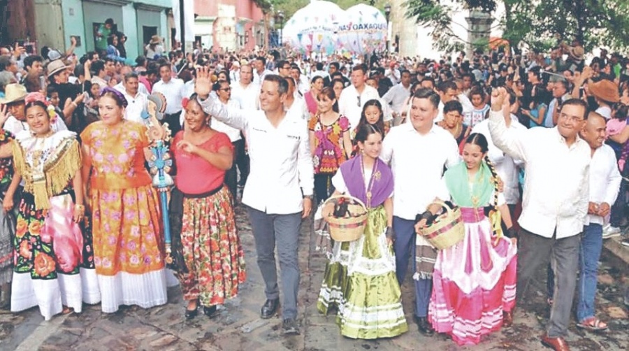 Murat inaugura en Oaxaca el Festival de los Moles