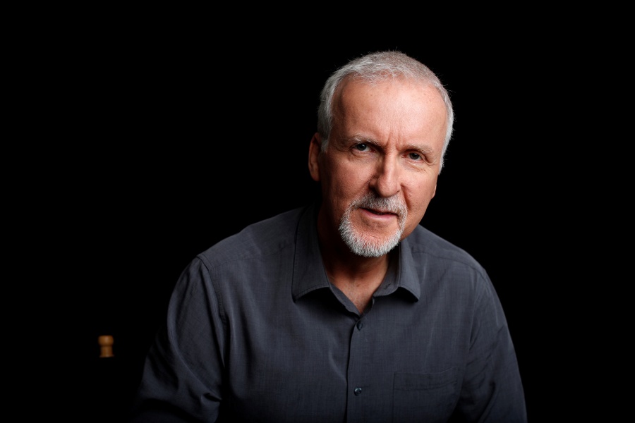 James Cameron felicita a