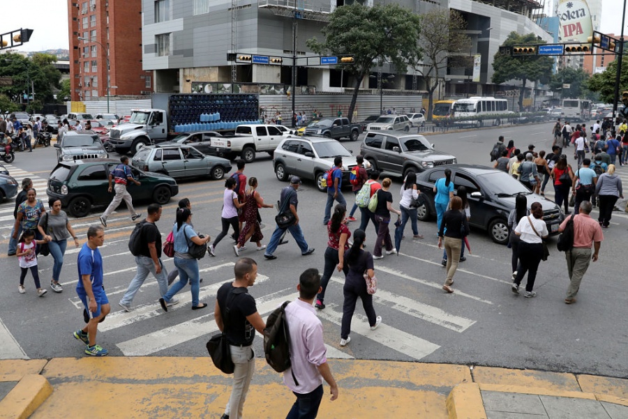 Caracas recobra servicio eléctrico; zonas de Venezuela, paulatinamente