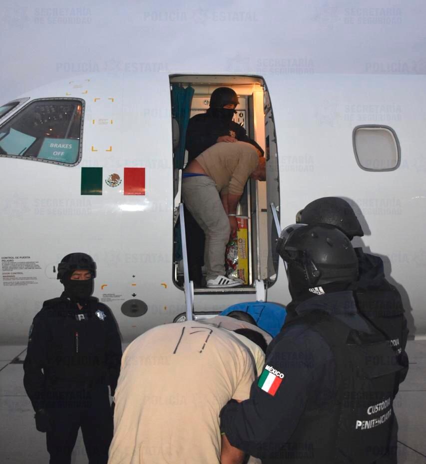 Trasladan a 91 presos a diversos penales federales