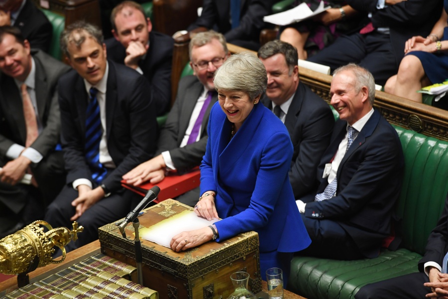 Theresa May se despide deseando éxito a Boris Johnson como sucesor