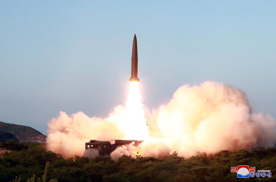 Corea del Norte lanza misiles teledirigidos en advertencia a Surcorea