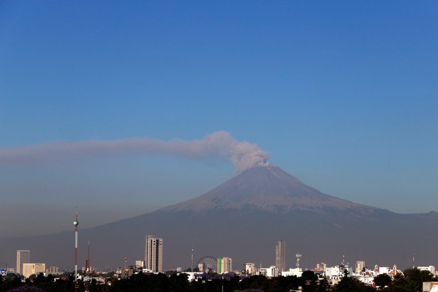 Reportan caída de ceniza del Popocatépetl en alcaldías de la CDMX