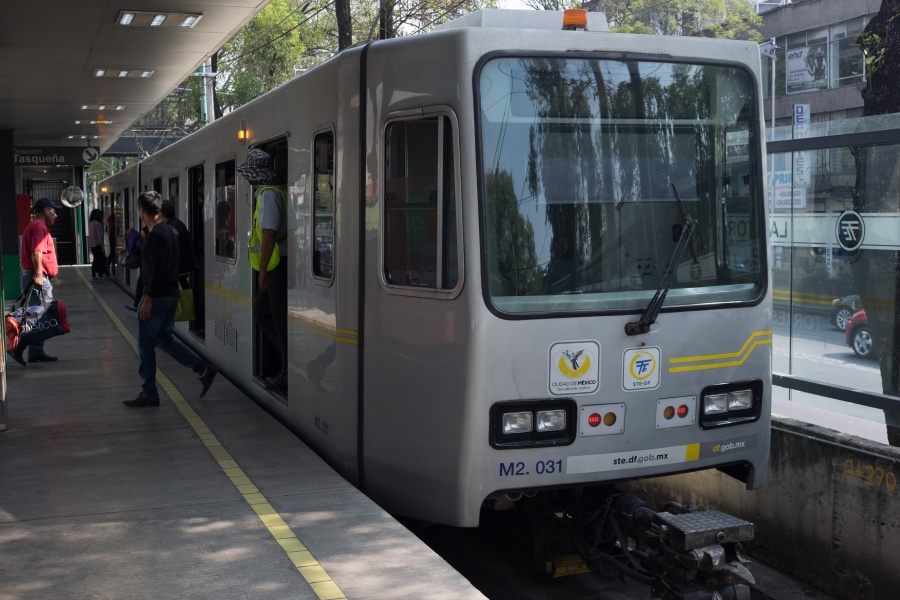 Suspenden servicio en Tren Ligero por falla en vía