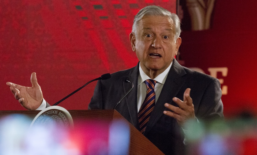 SEP invalida documento que pide aplausos para AMLO