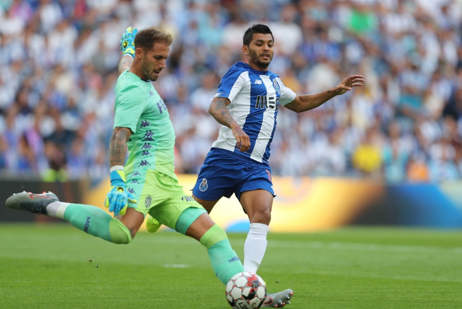 “Tecatito” Corona anota en victoria del Porto ante Braga