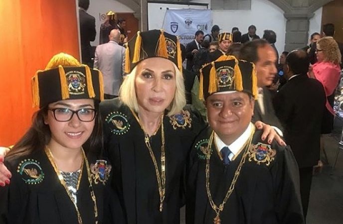 Otorgan doctorado Honoris Causa a Laura Bozzo; Congreso capitalino se deslinda