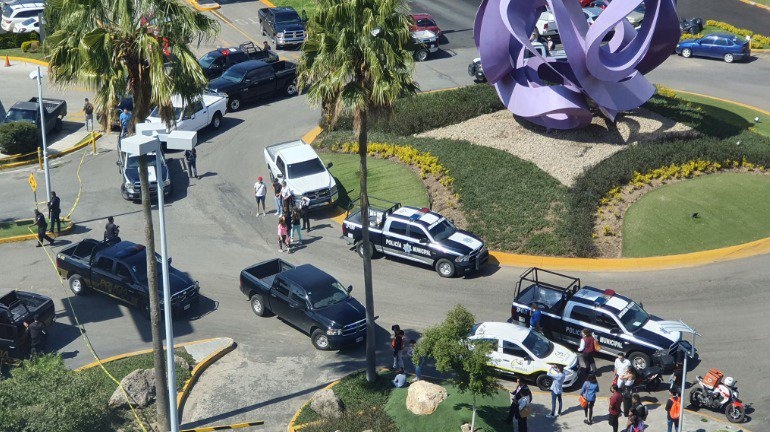 Dos muertos y 4 heridos por balacera en Plaza Galerías