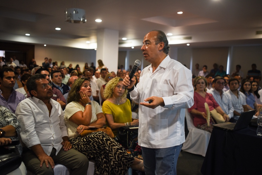 Revira Calderón a AMLO, le pide hacerse responsable de su gobierno