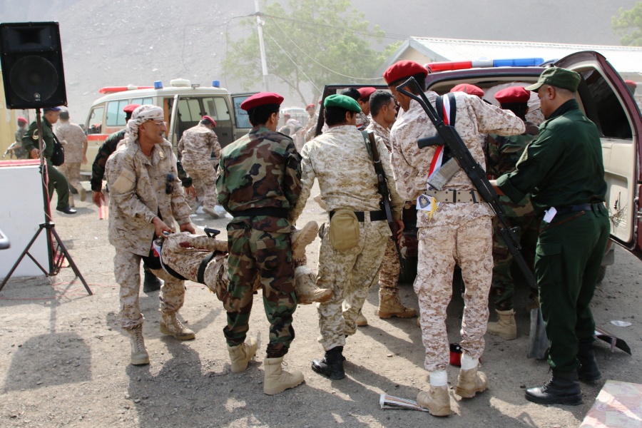 Mueren 32 personas en atentado rebelde en Yemen