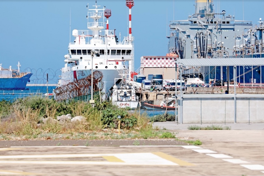 Migrantes entran a Italia bajo ciudado de 5 países