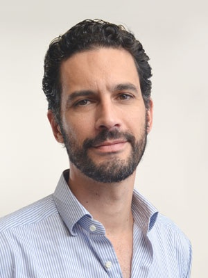 Presenta Gil White amparo contra orden de aprehensión