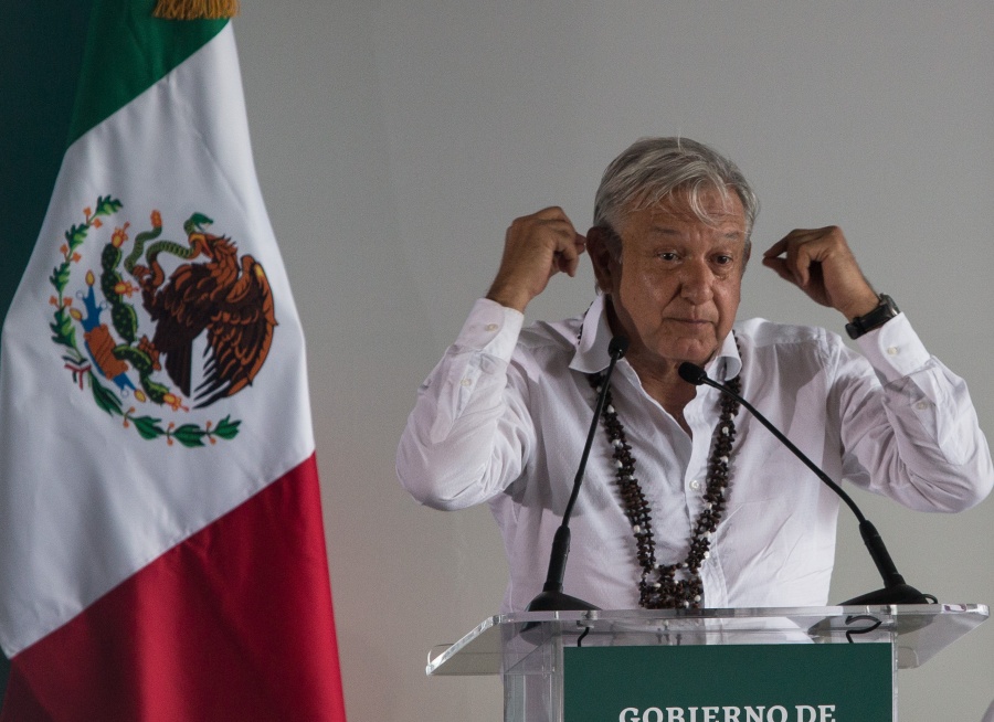 Si la Coca-Cola llega a todo México, las medicinas también, asegura AMLO