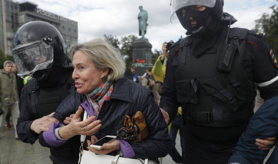 En Rusia detienen a 600 personas tras una protesta