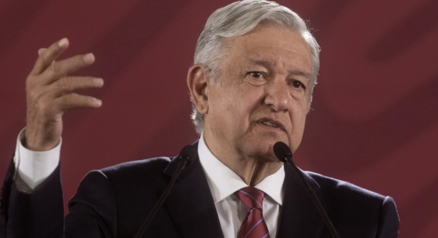 Parafrasea AMLO canción de Calle 13