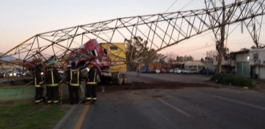 De nuevo caos vial en la Texcoco-Lechería provocado por un trailer