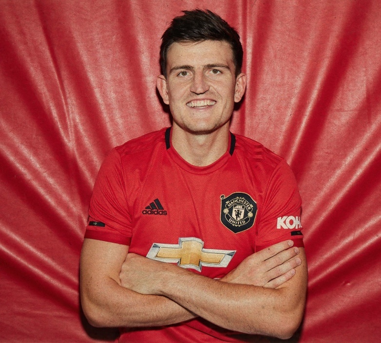 Manchester United ficha a Harry Maguire; el defensor más caro de la historia