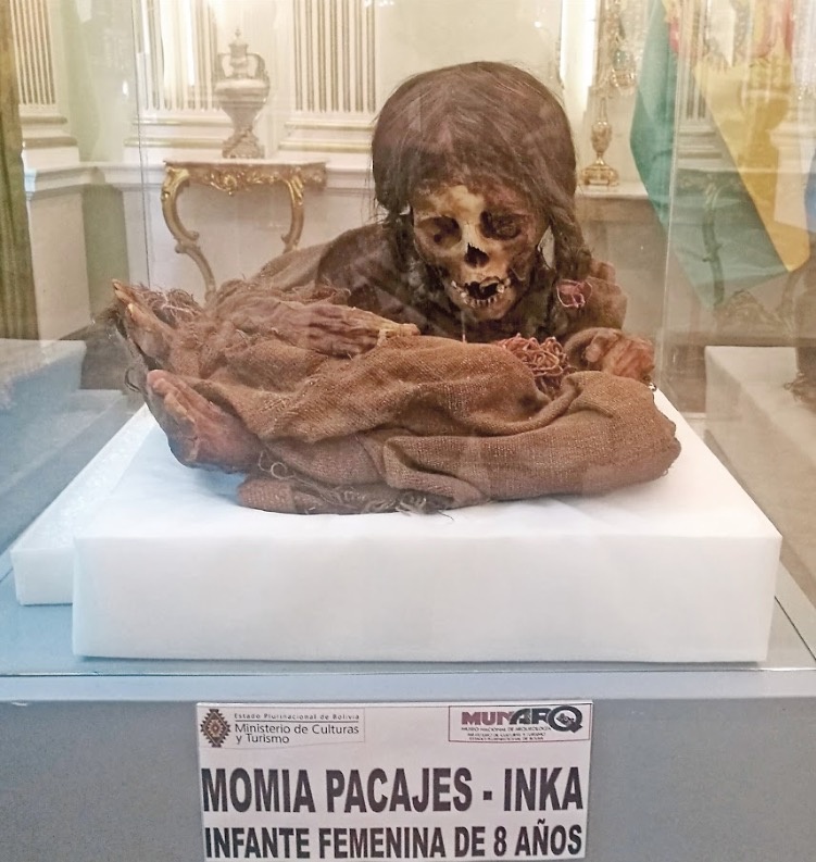 Tras 129 años, EU regresa a Bolivia momia de niña inca