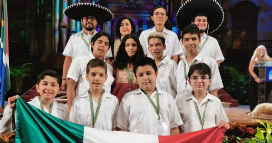 Agradecen a Guillermo del Toro los menores mexicanos ganadores en Olimpiada de Matemáticas