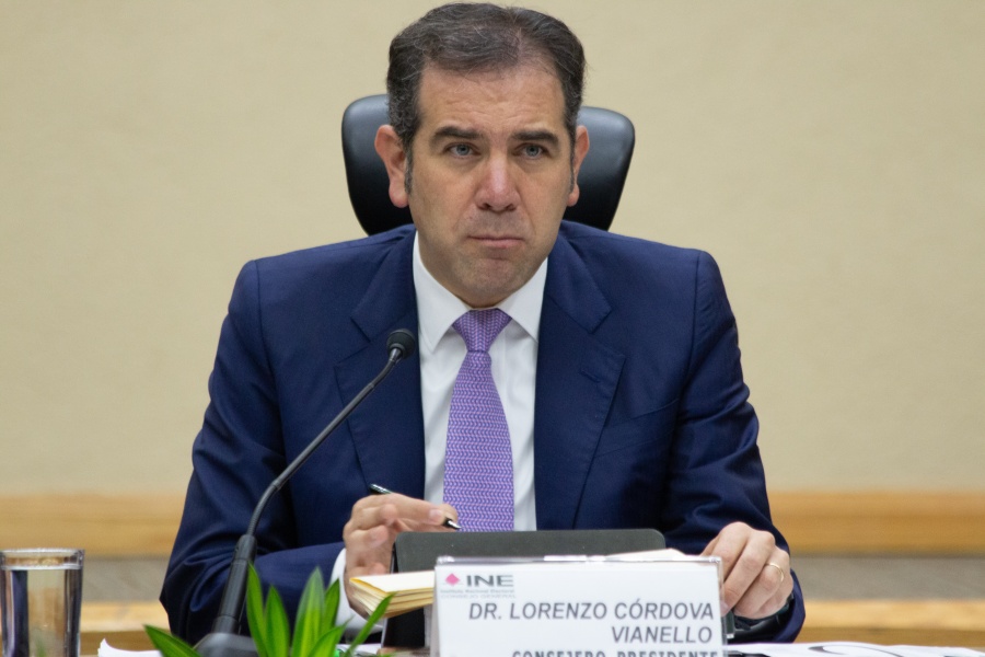 Para reducir recursos a los partidos políticos se requiere modificar la Constitución: Lorenzo Córdova