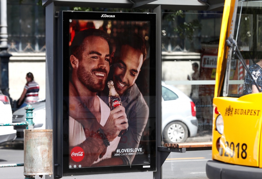 Rechazan campaña de Coca-Cola por impulsar a la comunidad LGBT