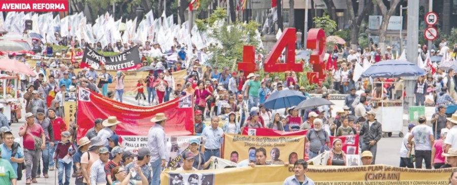 Campesinos afectan vialidades en reclamo de recursos