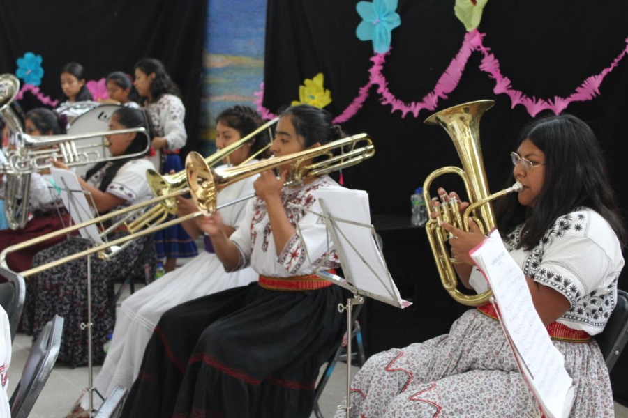 Orquesta filarmónica mixe ofrece concierto en Santa Martha Acatitla