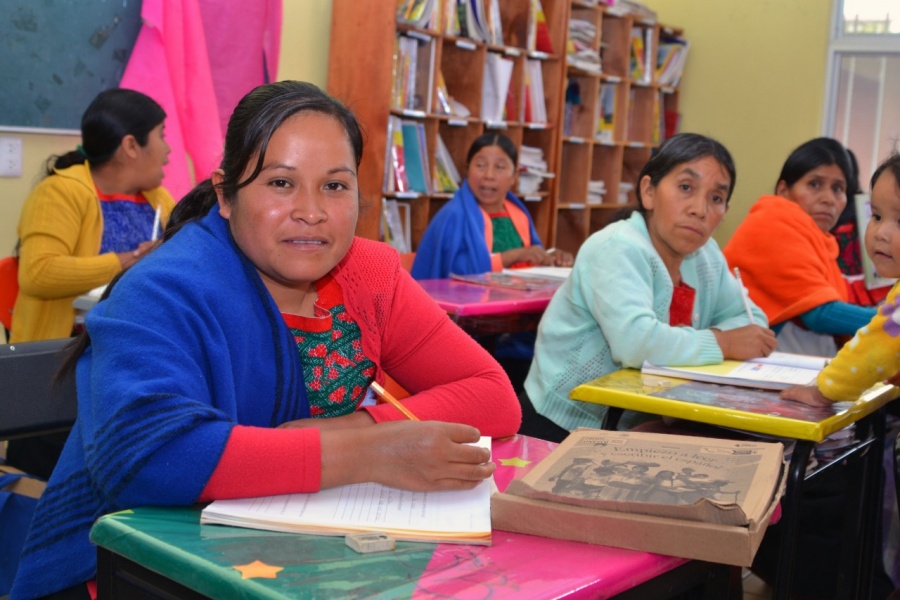 Reciben más de 64 mil personas de comunidades indígenas, servicios de alfabetización