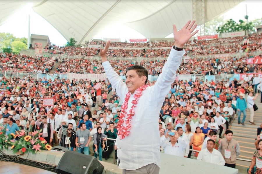 Jara olvida austeridad en su Primer Informe