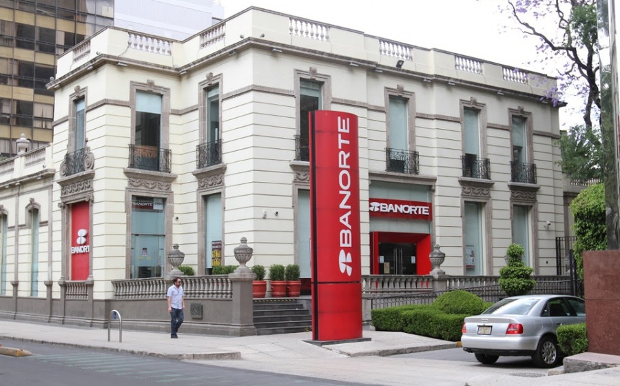 Banorte restablece servicios tras falla técnica