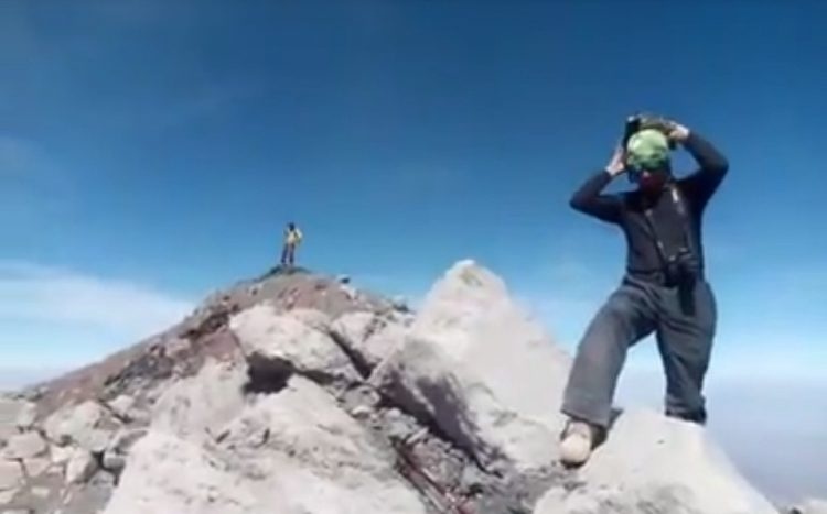Jóvenes envían dos videos desde el cráter del Popocatépetl