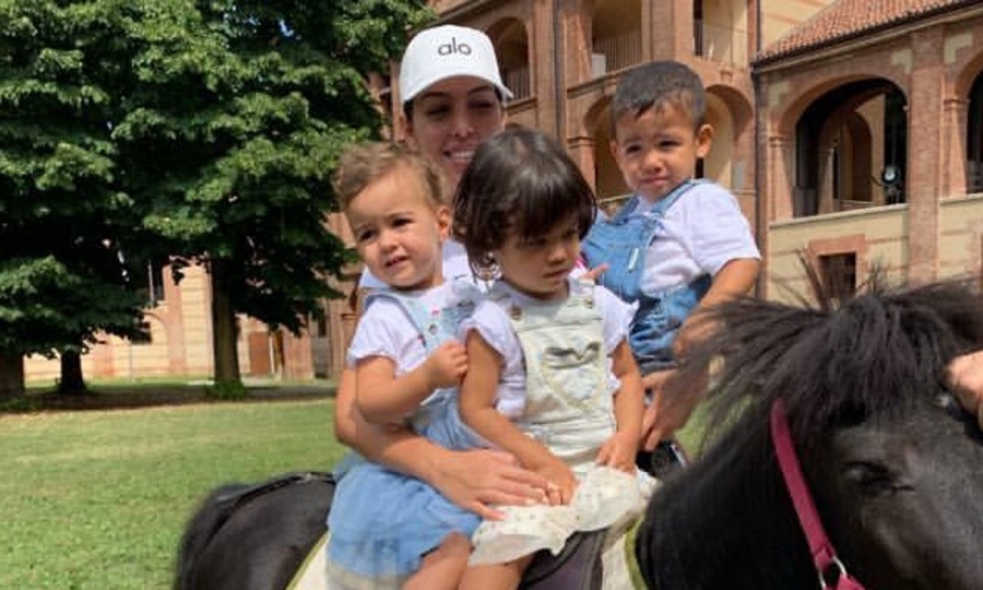 La mañana más divertida y 'ecuestre' de los hijos de Cristiano Ronaldo