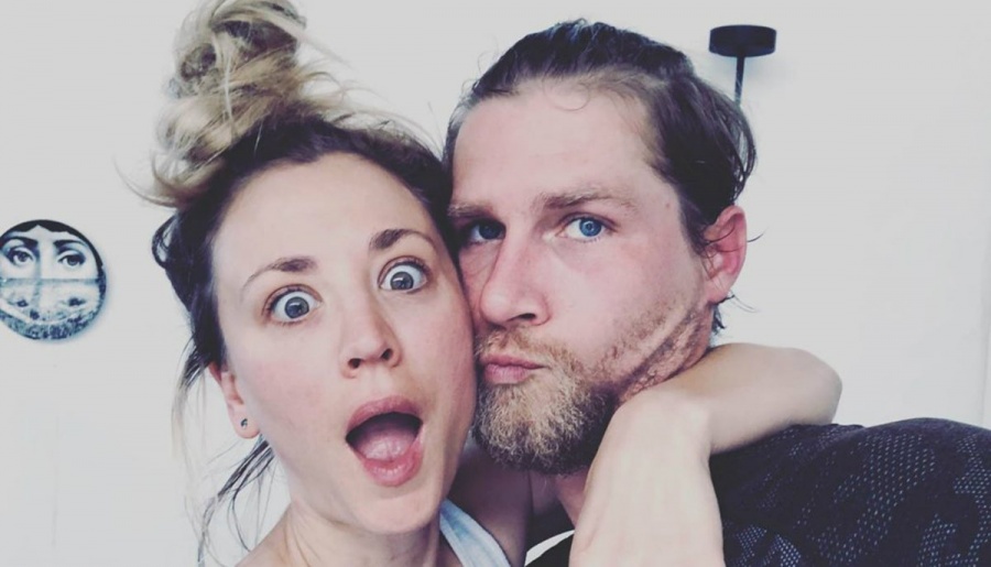 Kaley Cuoco y su marido aún no viven juntos