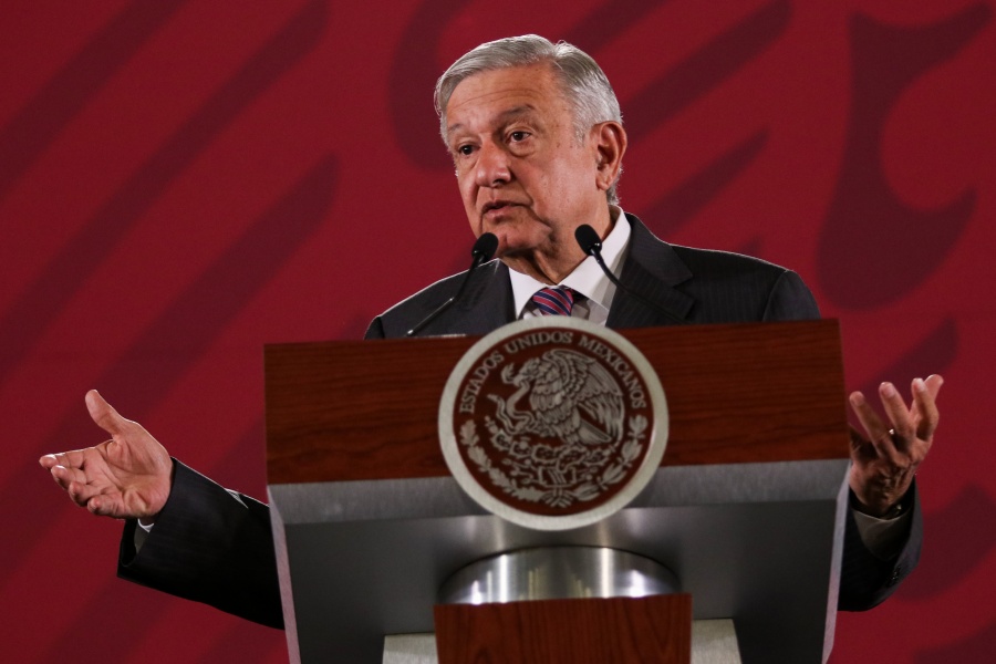 Califica AMLO de positiva la decisión de bajar tasas de interés