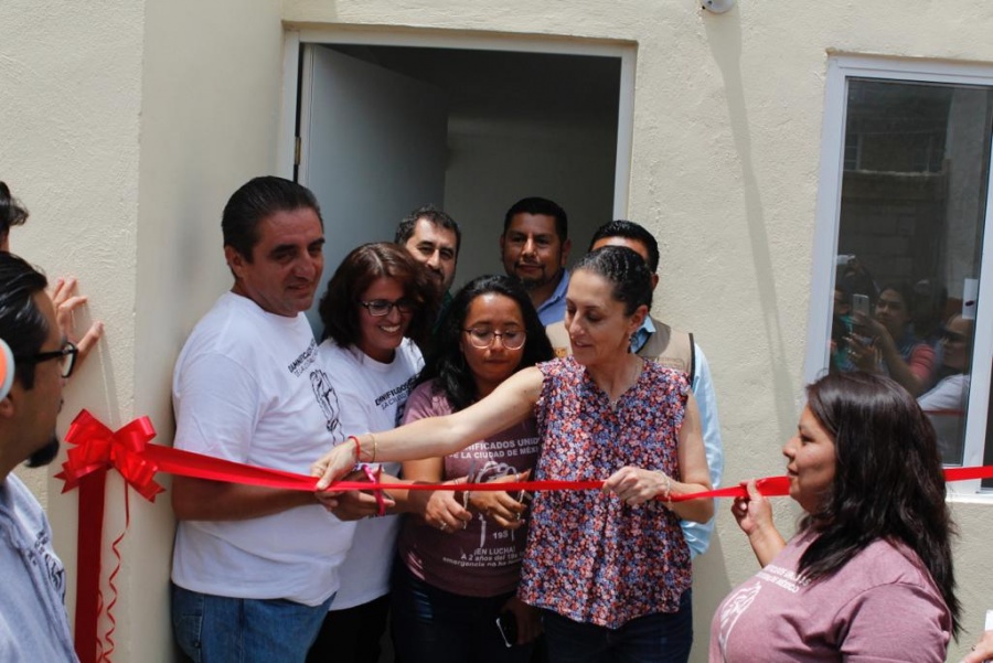 Entrega Sheinbaum edificios rehabilitados que fueron dañados por el 19S