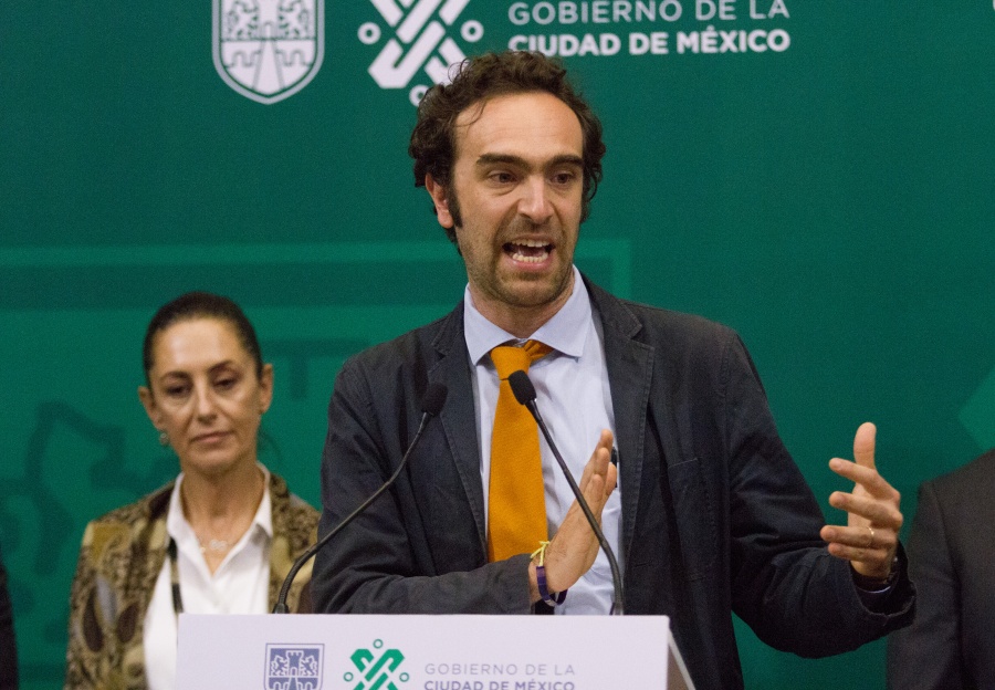 Anuncian programa de sustitución de taxis viejos