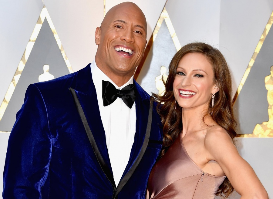 Se dan el “sí” el actor Dwayne Johnson y la cantante Lauren Hashian