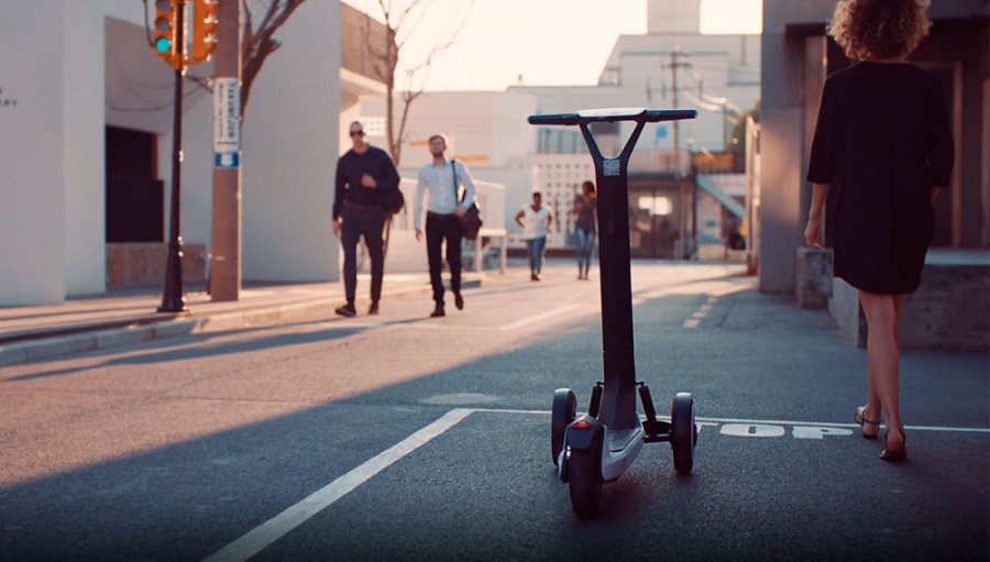 Desarrollan scooters eléctricos que vuelven solos a su centro de carga