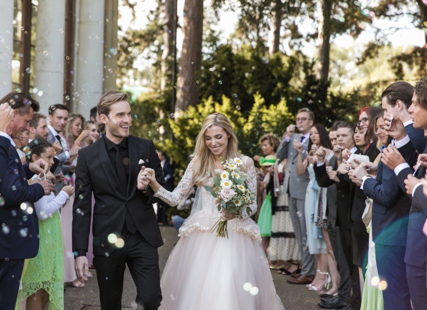 Sorprenden PewDiePie y Marzia Bisognin al contraer nupcias