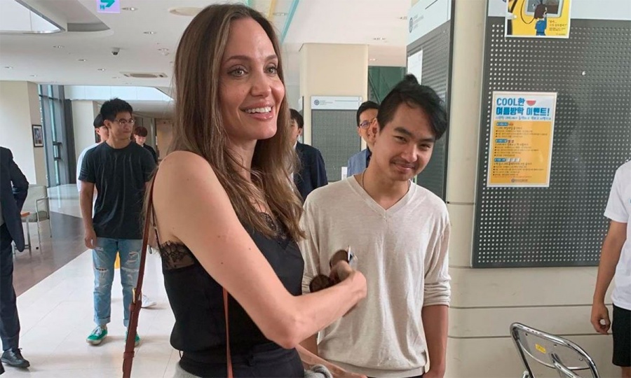 Angelina Jolie no puede evitar las lágrimas al despedirse de su hijo Maddox