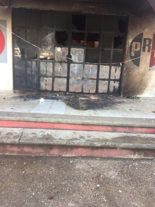 Incendian comité municipal del PRI en Chiapas