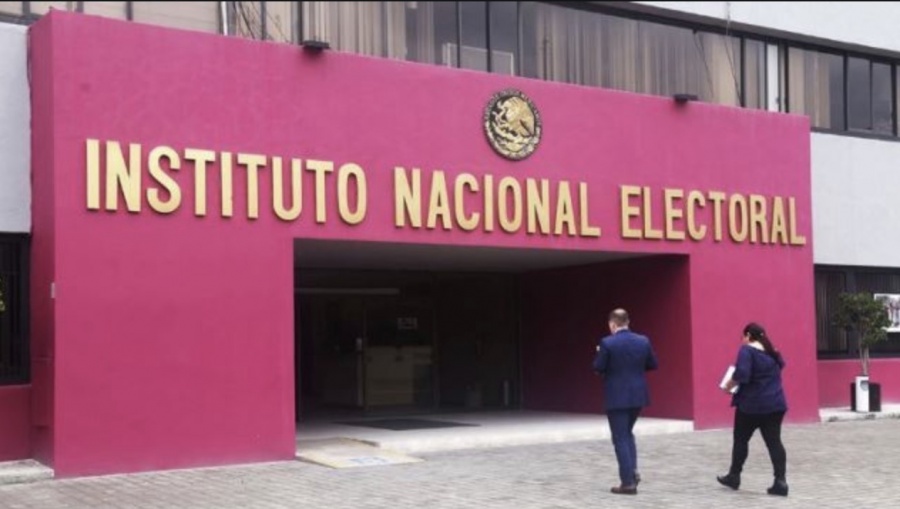 Rechaza INE ser florero de los gobiernos