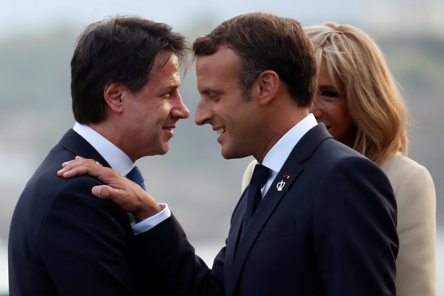 Macron llama a