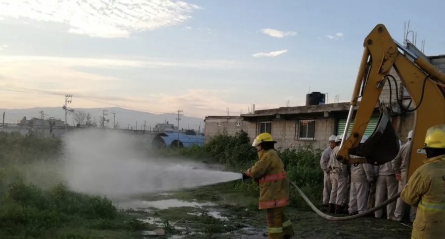 Fuga en ducto de gas LP provoca desalojo de pobladores en Tezoyuca, Edomex