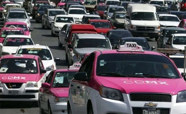 Habrá botón de pánico para controlar unos 180 mil taxis en CDMX
