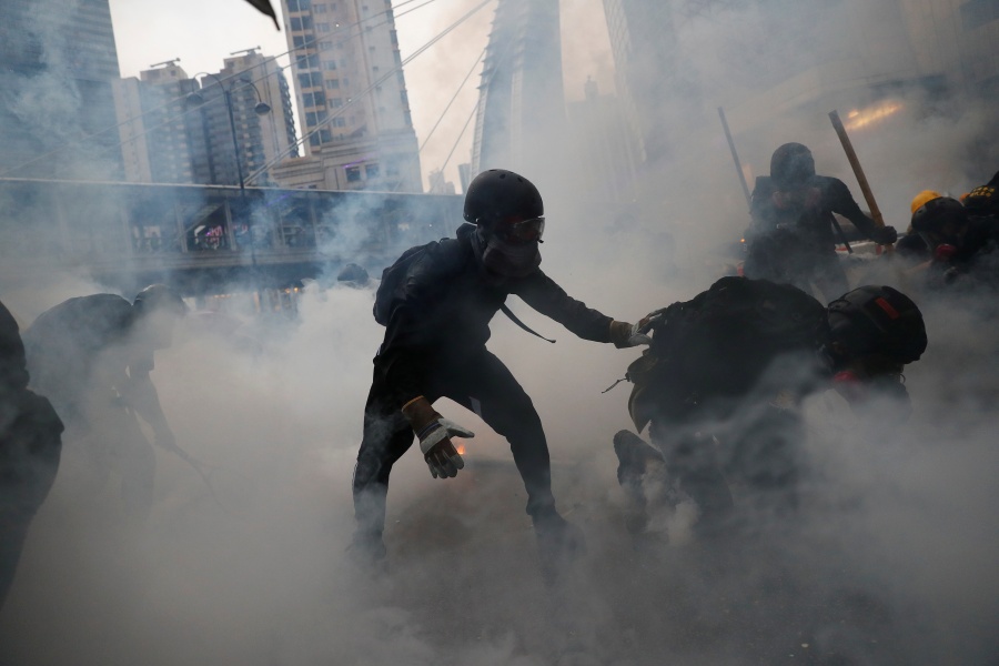 Reprime Policía de Hong Kong a manifestantes