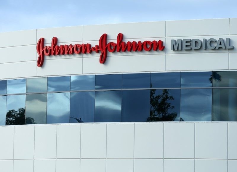 Condenan a Johnson & Johnson a pagar cifra millonaria por crear adicción de opioides en Oklahoma