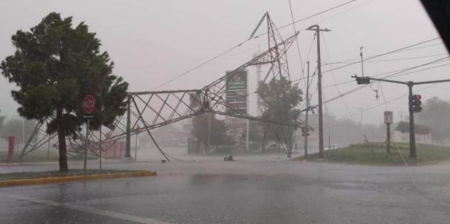 Reportan fuertes lluvias en el área metropolitana de Monterrey