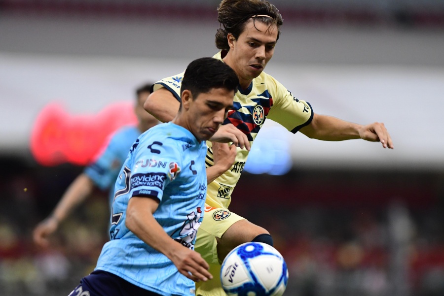 Pachuca roba el triunfo al América en el último minuto